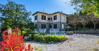 Villa met zwembad in Liberty-stijl in de buurt van Livorno
