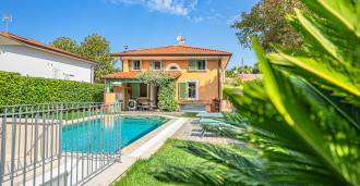Te huur villa aan zee in Marina di Pietrasanta