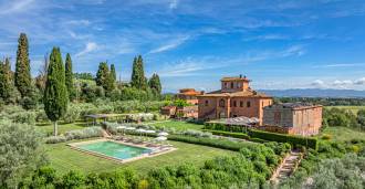 Te koop historische villa met zwembad nabij Siena