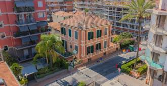 Luxe hotel in het centrum van Bordighera te koop