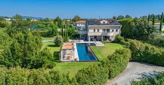 Villa met zwembad in Forte dei Marmi te koop