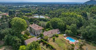 Villa met wijngaarden in Lucca te koop