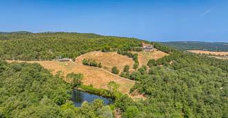 Te koop kasteel met paardencomplex en landgoed in Toscane