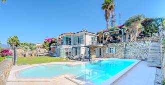Villa Monet met zwembad en prachtig zeezicht in Bordighera