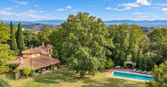 Villa met zwembad en panoramisch uitzicht in Rome te koop