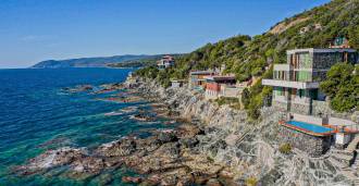 Prestigieuze villa met zwembad aan de kust van Castiglioncello te koop