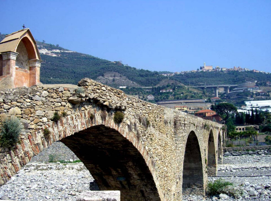 Arma di Taggi in Italië en zijn 260 meter lange brug 2021