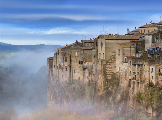Pitigliano stad van natuurlijke rotsen en grotten